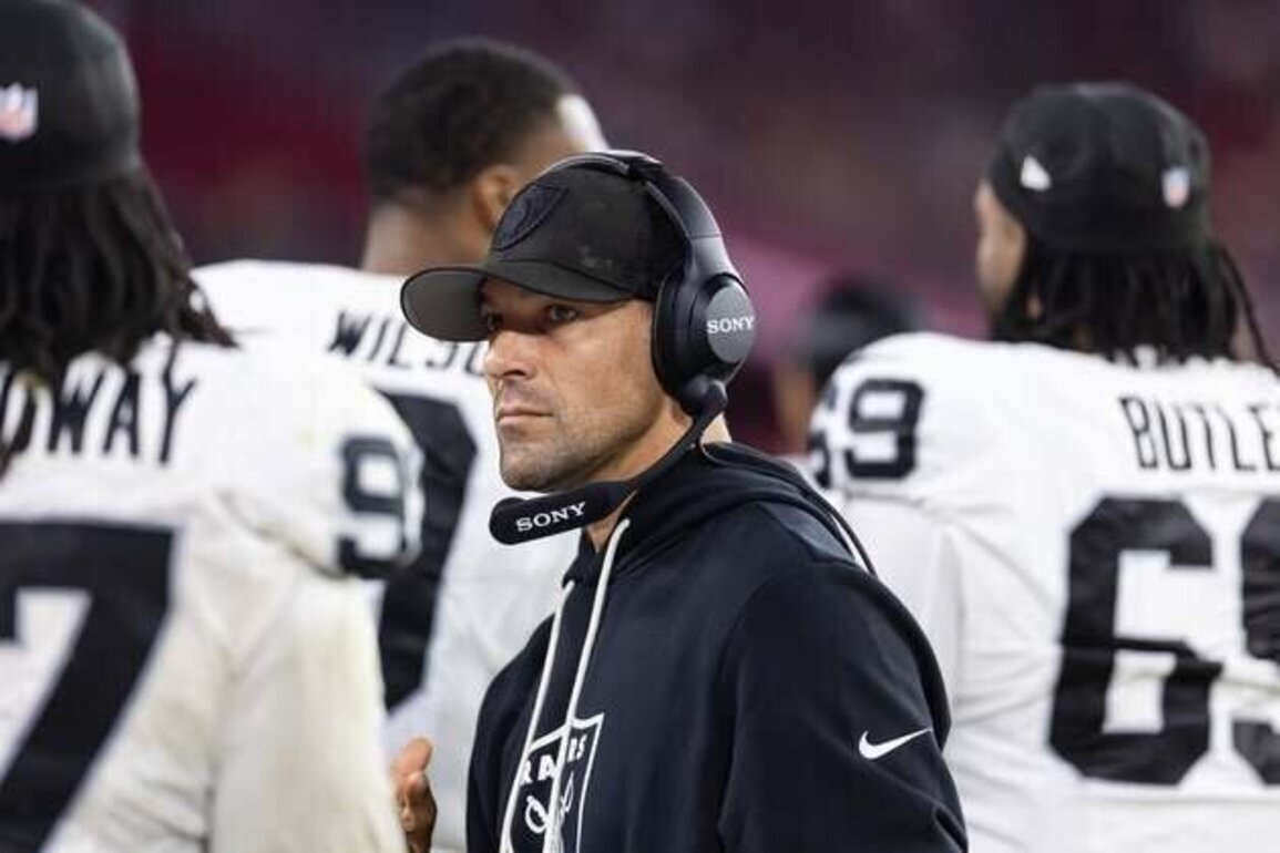 Reports: Raiders elevating Rob Leonard to defensive coordinator