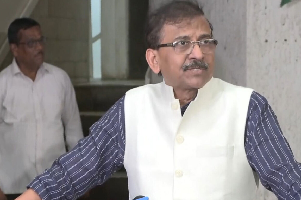 "Govt spreading rumours that everything is running smoothly": Sanjay Raut on LPG shortage