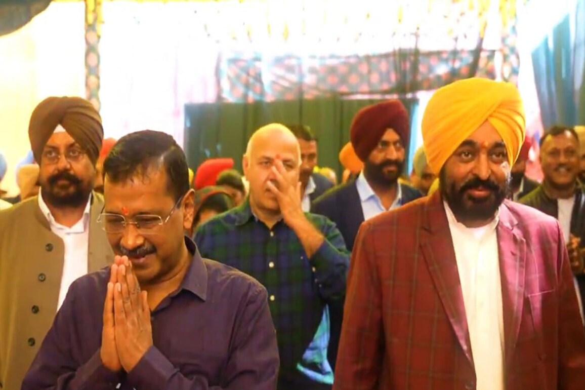 AAP chief Kejriwal, Punjab CM Bhagwant Mann offers prayers at Rankeshwar Mahadev Temple in Dhuri on Mahashivratri