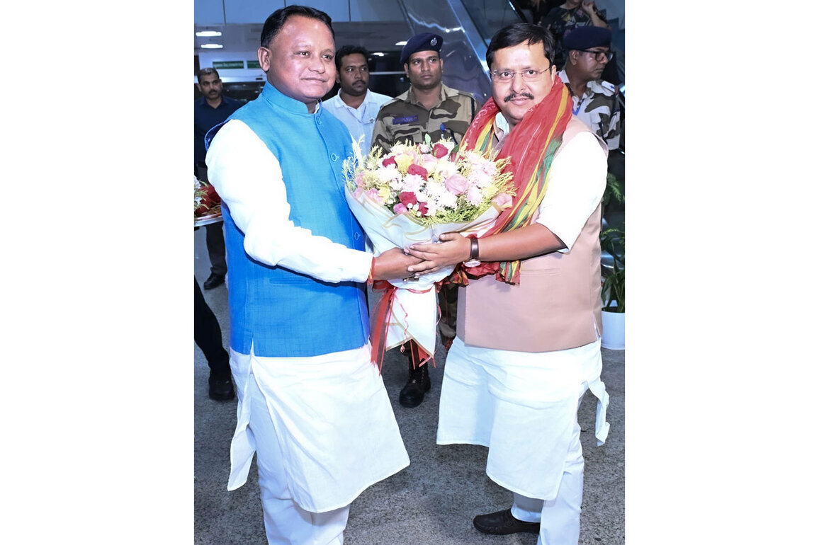 Odisha CM welcomes BJP chief Nitin Nabin in Bhubaneswar for his 2-day visit