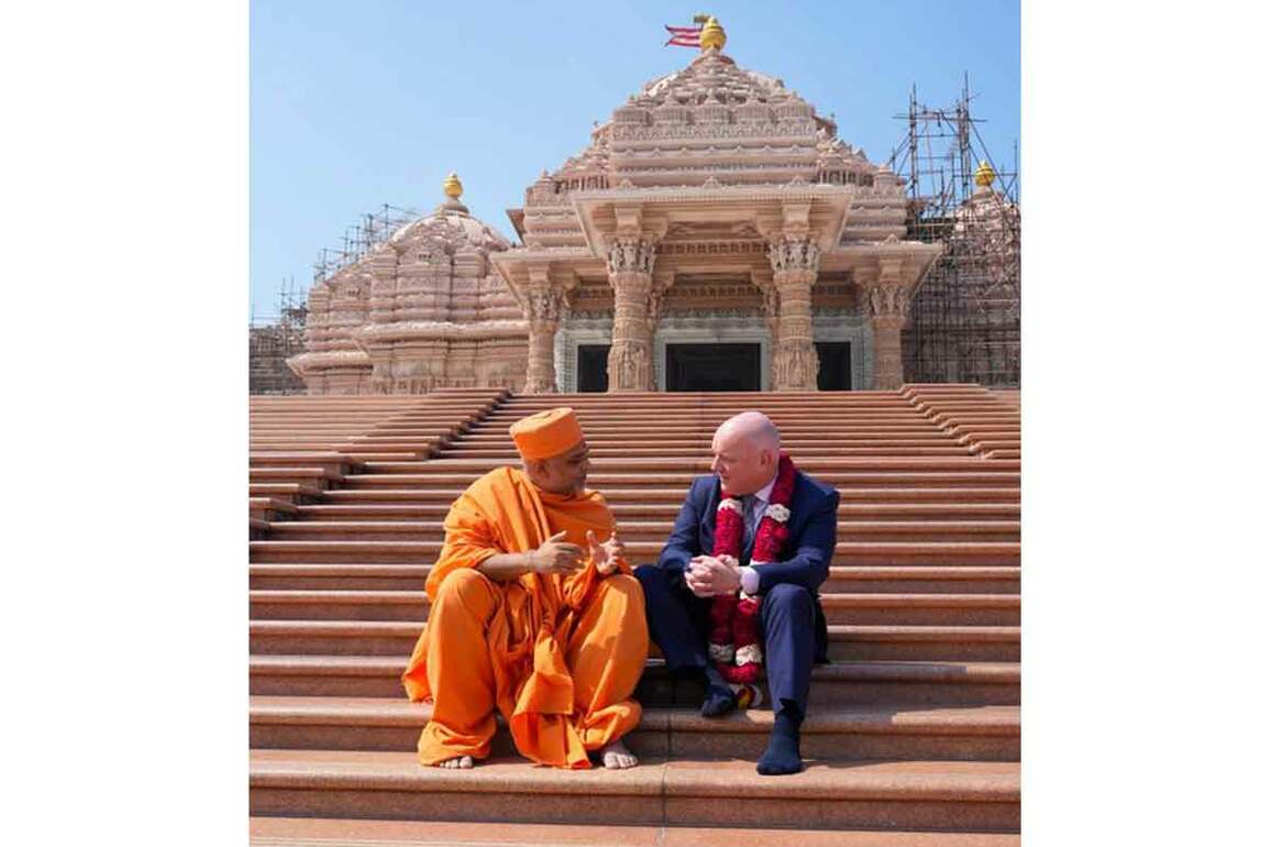 New Zealand PM Luxon visits Swaminarayan Akshardham Temple in Delhi