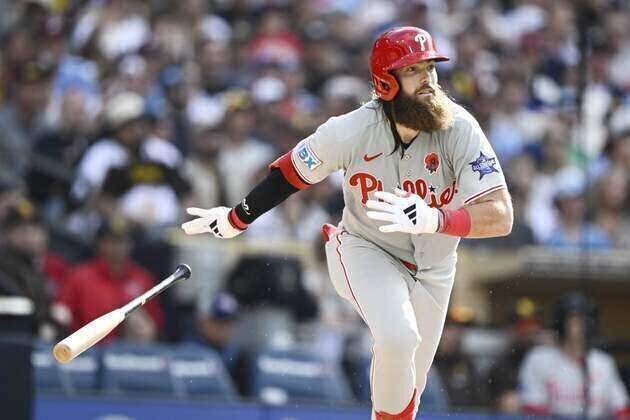 Phillies OF Brandon Marsh leaves game with apparent hand injury