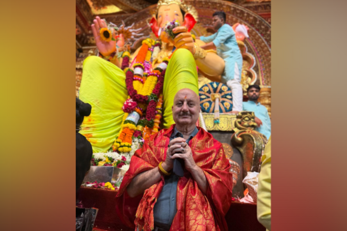 "Vyavastha dekh kar garv hota hai": Anupam Kher attends Ganpati darshan at Lalbaugcha Raja without VIP access