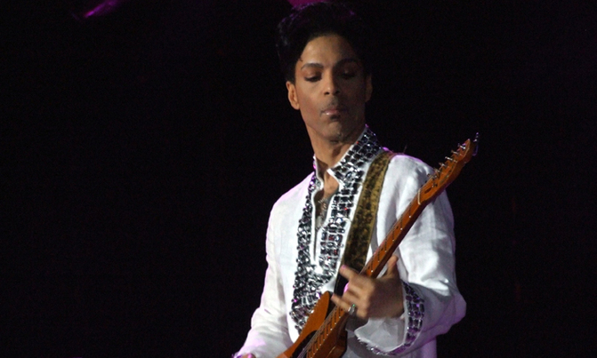 Woman says she is Prince's long-lost sister, claims part of estate Woman says she is Prince's long-lost sister, claims part of estate