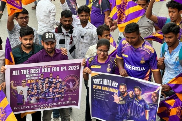 KKR Trophy Tour celebrates victory with fans at Junction Mall, Durgapur