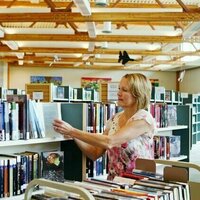 Federal judge overturns part of Florida's book ban law, drawing on nearly 100 years of precedent protecting First Amendment access to ideas