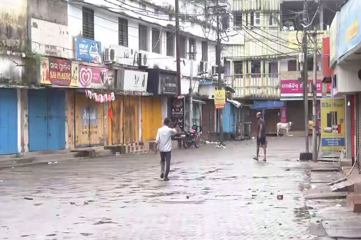 Cuttack clashes: 36-hour long curfew imposed, 60 platoons of police forces deployed