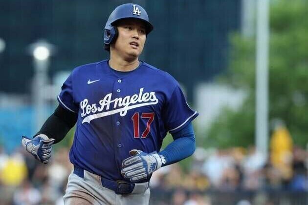 Dodgers' Shohei Ohtani (knee), Justin Wrobleski (hamstring) exit game