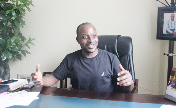Pr. Mukisa ng'aliko by'annyonnyola Pr. Mukisa ng'aliko by'annyonnyola