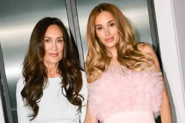 Good genes! Bec Judd celebrates Mother's Day alongside her stunning mum&nbsp;Kerry, 64