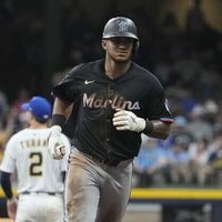 Reds acquire OF Dane Myers from Marlins