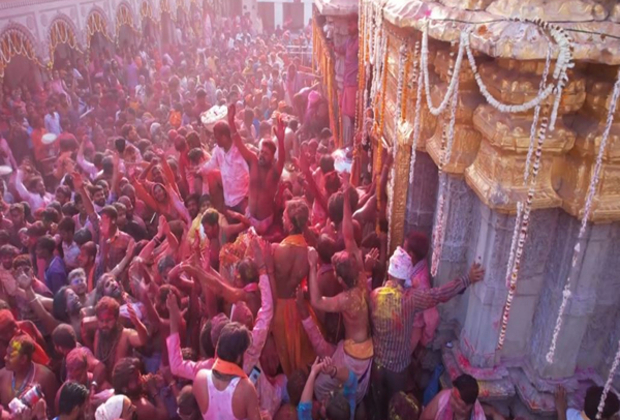 Devotees celebrate Rangbhari Ekadashi festival in Kashi Vishwanath Temple