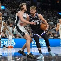 Kings star C Domantas Sabonis (knee) to miss 4 to 5 more weeks