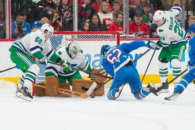 Brock Nelson sparks Avalanche comeback against Hurricanes