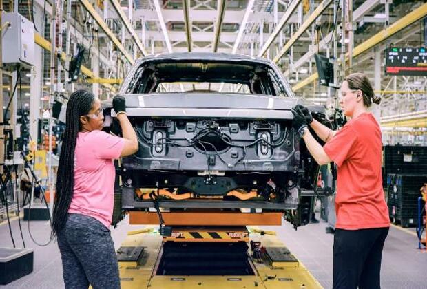 US layoffs continue in June as manufacturing falls