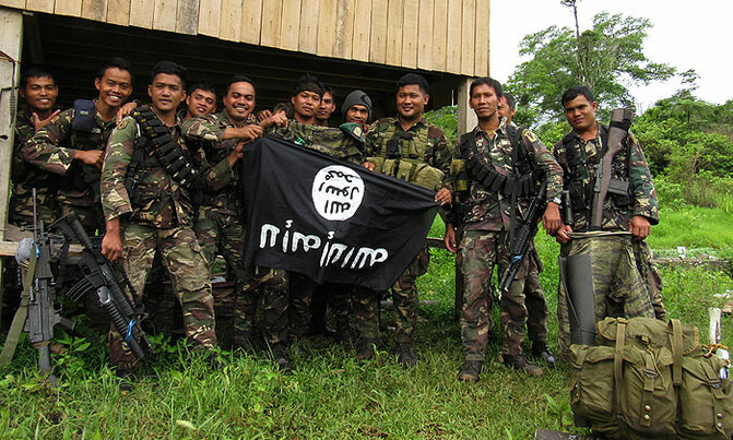 Philippine troops seize Islamic militant camp Philippine troops seize Islamic militant camp