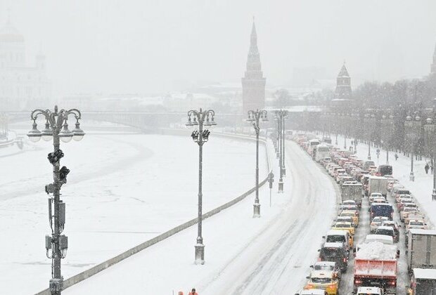 Moscow hit by record snowfall