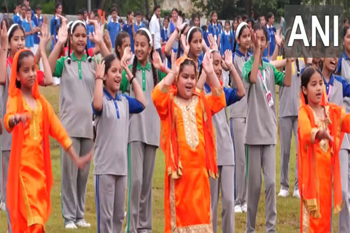 J-K: School students in Udhampur rehearse for 79th Independence Day