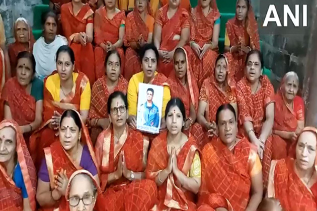 Ujjain: Devotees offer prayers at Mahakaleshwar Temple for Group Captain Shubhanshu Shukla's success