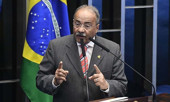 Brazilian senator caught hiding money 'between buttocks' Brazilian senator caught hiding money 'between buttocks'