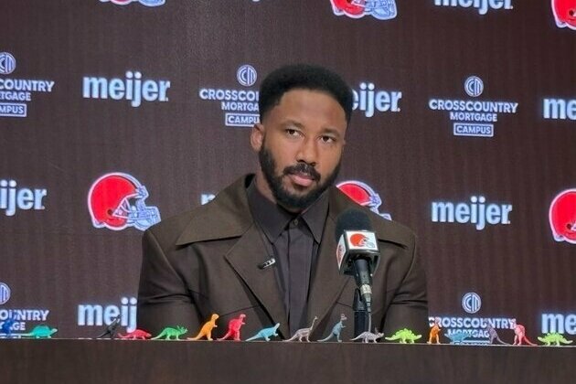 Myles Garrett signs record pact, wants to win with Browns