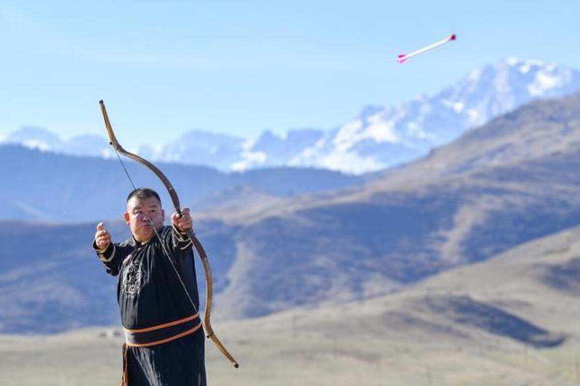 InPics|Xinjiang coach passes on spirit of traditional Xibe archery