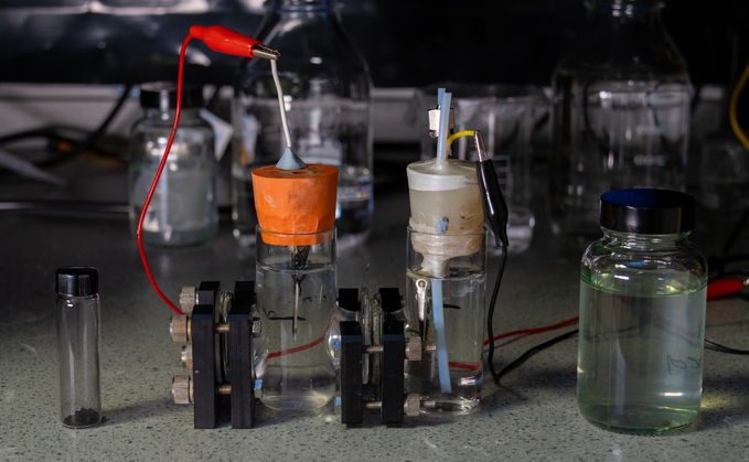 Credit: Heriot Watt University - Nanoparticles (left) being added to distillery wastewater
