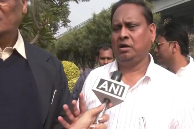 Humayun Kabir drops Nisha Chaterjee as assembly poll candidate over "viral video"; Social media influencer accuses him of polarization