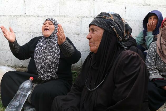Israeli strikes in Syria's Daraa province force hundreds to flee