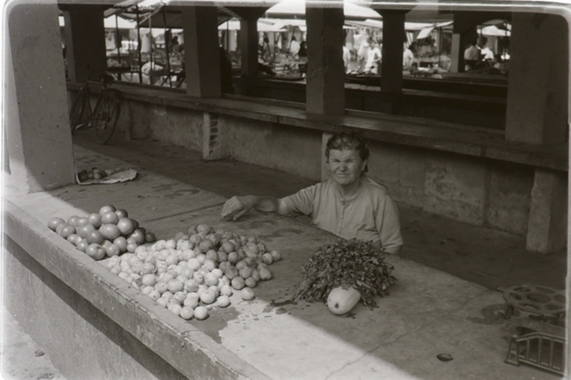 Woman in the Market, Yugoslavia in 1987 - Photo of the Day - Havana Times