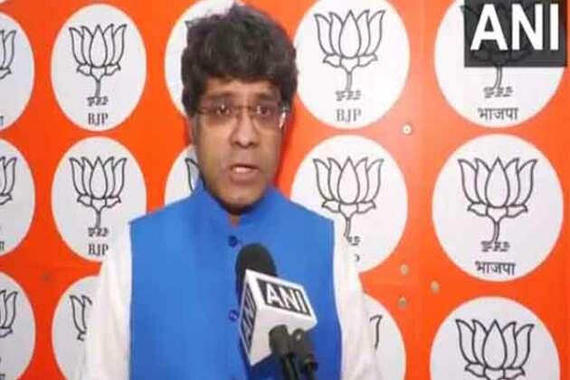 "Rahul Gandhi has indulged in politics of hate, should tender an apology," BJP leader CR Kesavan