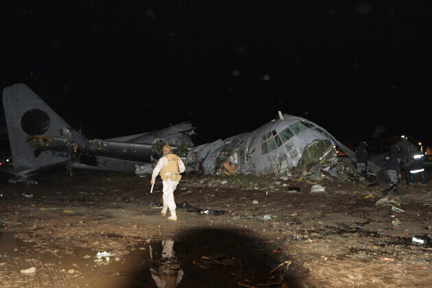 Photo Flash | At least 15 killed, 30 injured after Bolivian military plane crashes in El Alto