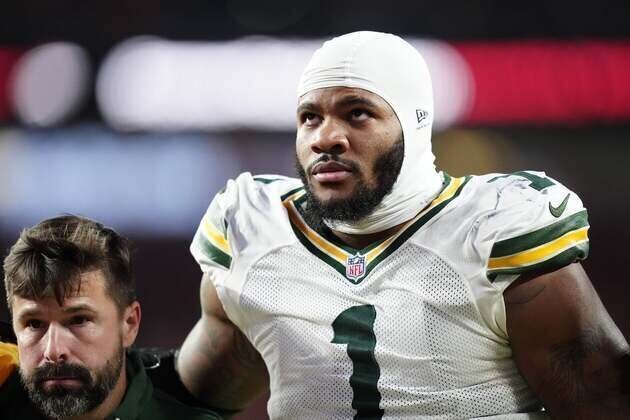 Packers' Micah Parsons suffers non-contact knee injury vs. Broncos