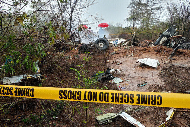 Dozen killed in tourist plane crash in Kenya (VIDEO/PHOTOS)