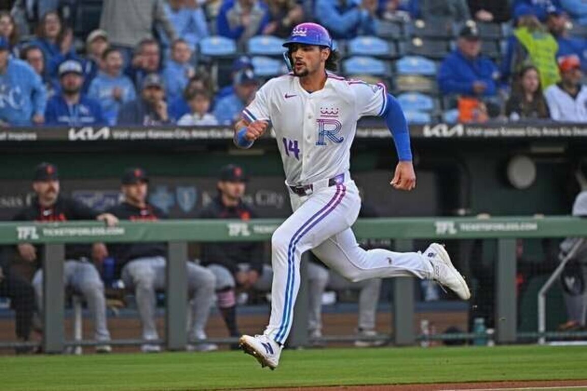 Royals come from behind to hand Tigers fourth straight loss