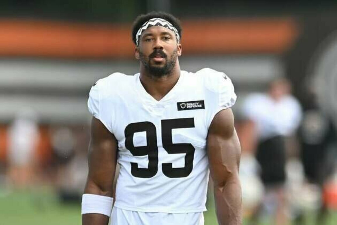 Browns DE Myles Garrett cited for 100 mph in a 60 mph zone