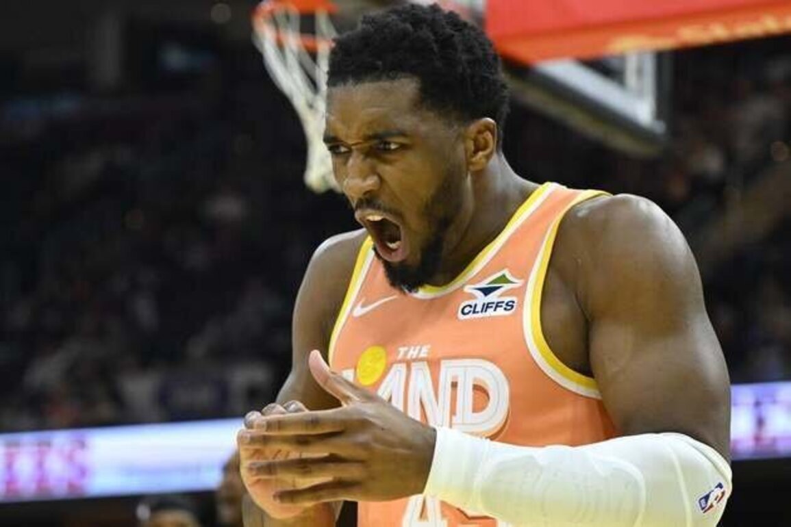 Donovan Mitchell's big night leads Cavs over struggling Magic