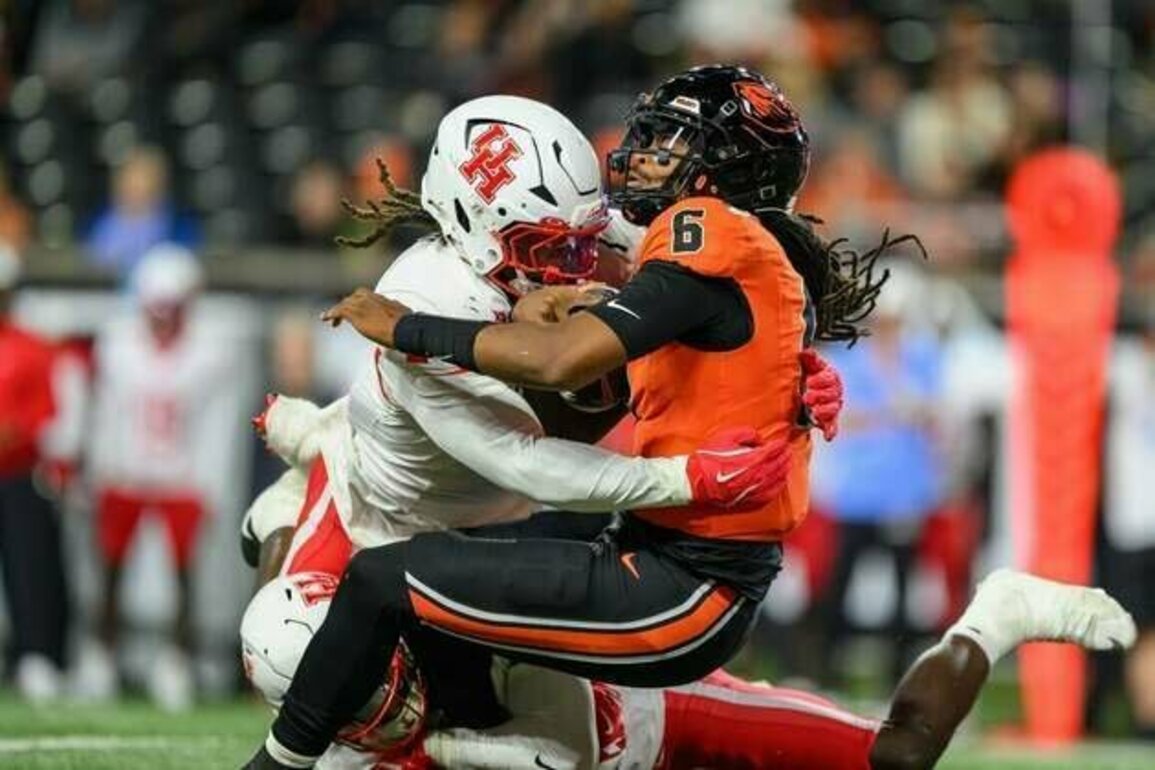 Houston overtakes Oregon State for OT win, moves to 4-0
