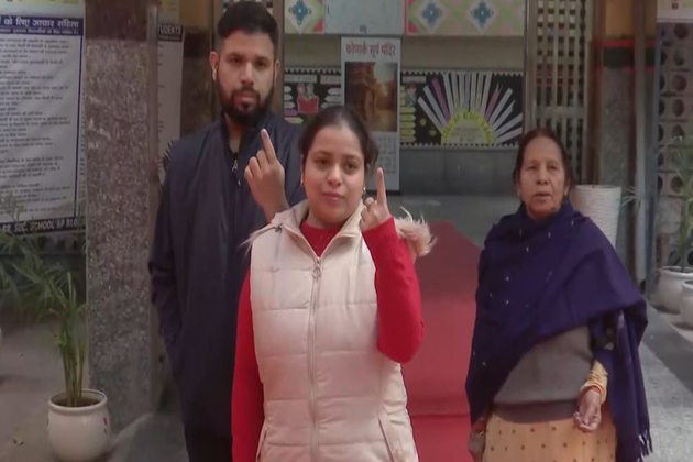 Delhi: Electors cast votes as polling for bypolls in 12 MCD wards begins