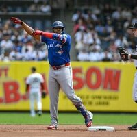 Yankees hold on to beat Blue Jays following rain delay