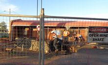 Wyalong motel cap removal.