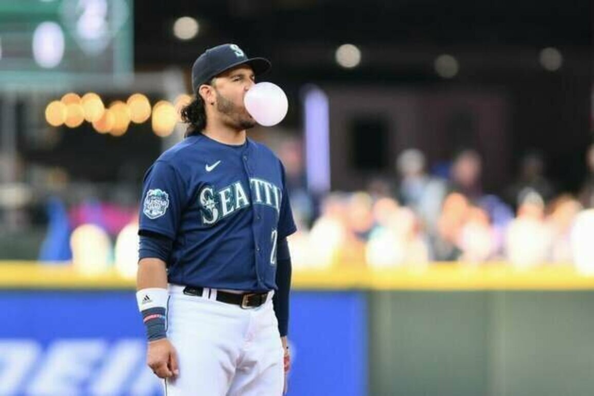 M's, buoyed by Eugenio Suarez's return, open set vs. Rangers