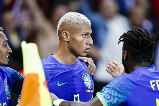 Banana thrown at Brazilian star during Paris match