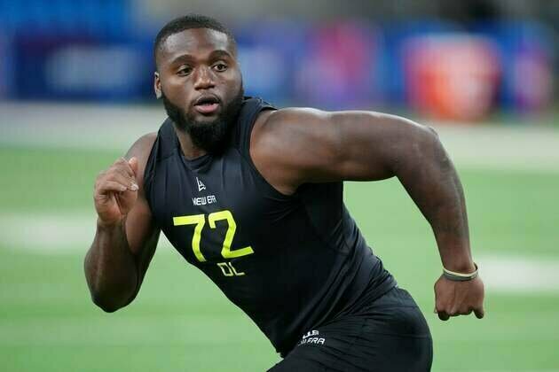 Bucs LB David Walker (ACL) out for season, TE Cade Otton OK