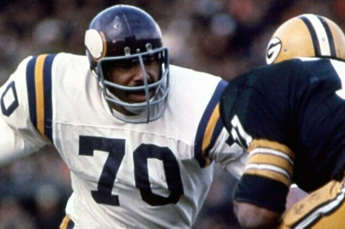 Vikings to Wear Helmet Decal Honoring Jim Marshall