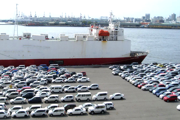Trump threatens 50% auto tariffs on Canada from January