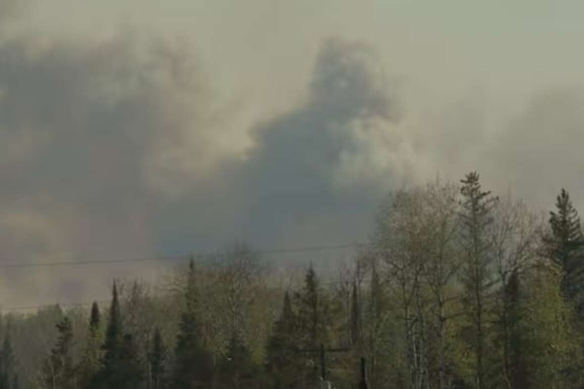 Widespread wildfire smoke prompts air quality alerts in Manitoba
