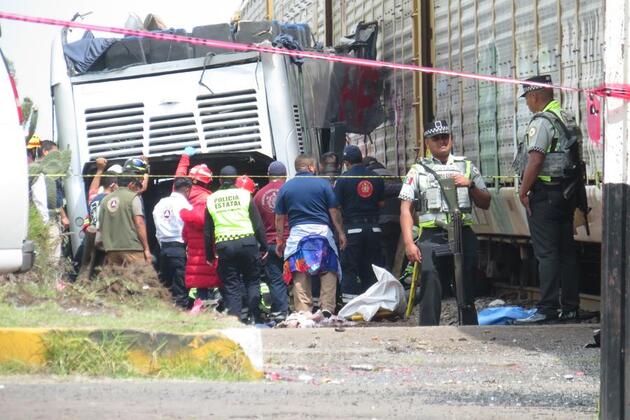 10 dead, over 40 injured after double-decker hit by train in central Mexico