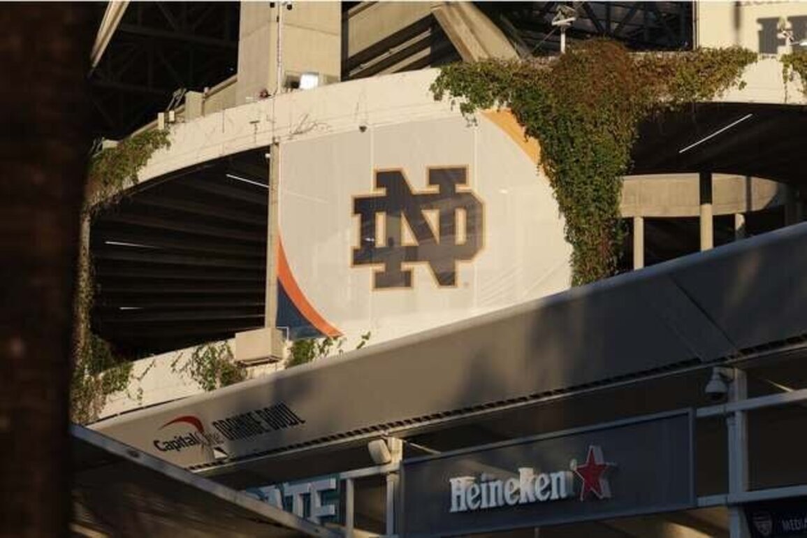 Report: Notre Dame to hire Illinois' Aaron Henry as co-DC