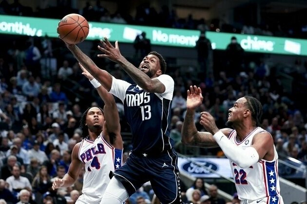 76ers continue Mavericks' misery with big third quarter